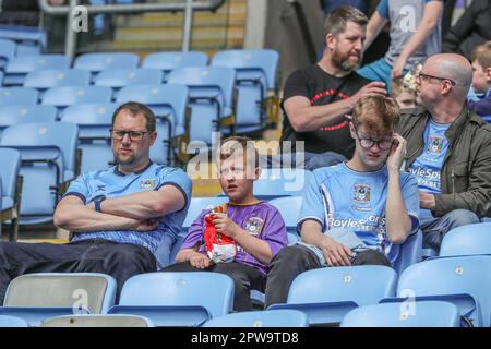 Coventry, Großbritannien. 29. April 2023. Coventry-Fans kommen in der Coventry Building Society Arena vor dem Sky Bet Championship-Spiel Coventry City gegen Birmingham City in der Coventry Building Society Arena, Coventry, Großbritannien, 29. April 2023 (Foto von Alfie Cosgrove/News Images) in Coventry, Großbritannien, am 4./29. April 2023 an. (Foto: Alfie Cosgrove/News Images/Sipa USA) Kredit: SIPA USA/Alamy Live News Stockfoto