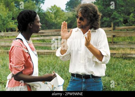 STEVEN SPIELBERG und WHOOPI GOLDBERG in LILA (1985), Regie STEVEN SPIELBERG. Kredit: WARNER BROTHERS / Album Stockfoto