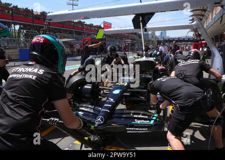 Baku, Aserbaidschan. 29. April 2023. Mercedes-AMG Petronas F1 Team, F1 Grand Prix von Aserbaidschan auf dem Baku City Circuit am 29. April 2023 in Baku, Aserbaidschan. (Foto von HIGH TWO) dpa/Alamy Live News Stockfoto