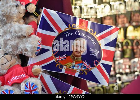 London, England, Großbritannien. 29. April 2023. König Karl III. Ware zum Verkauf vor seiner Krönung. Die Krönung von König Karl III. Und der Königlichen Gemahlin findet am 6. Mai statt. (Kreditbild: © Thomas Krych/ZUMA Press Wire) NUR REDAKTIONELLE VERWENDUNG! Nicht für den kommerziellen GEBRAUCH! Stockfoto