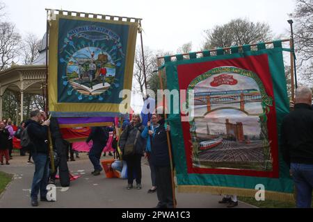 May Day Parade, International Workers' Day Union March mit Backworth Colliery Band, Newcastle upon Tyne, Großbritannien, 29. April 2023, Kredit: DEW/Alamy Live News Stockfoto