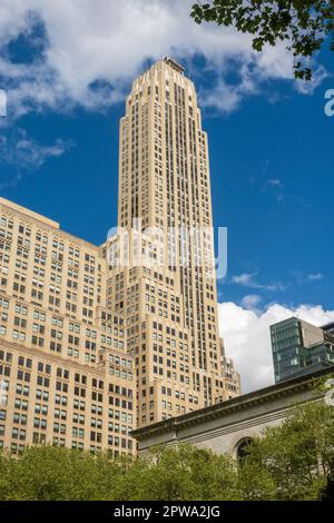 500 Fifth Avenue ist ein Bürogebäude im Art déco-Stil in New York City, USA 2023 Stockfoto