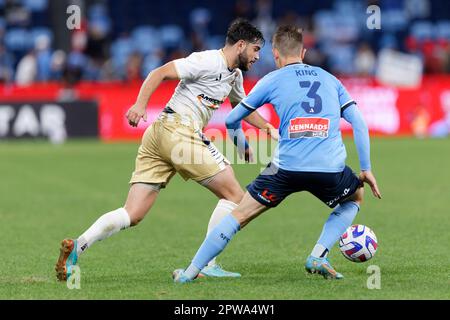 Sydney, Australien. 29. April 2023. Kostandinos Grozos von Newcastle Jets kontrolliert den Ball während des Spiels zwischen dem FC Sydney und den Jets im Allianz Stadium am 29. April 2023 in Sydney, Australien. Guthaben: IOIO IMAGES/Alamy Live News Stockfoto