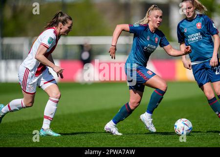 Amsterdam, Niederlande. 29. April 2023. AMSTERDAM, NIEDERLANDE - APRIL 29: Danique van Ginkel vom FC Twente während des Azerion Eredivisie Women-Spiels zwischen Ajax und FC Twente im Sportpark De Toekomst am 29. April 2023 in Amsterdam, Niederlande (Foto von Patrick Goosen/Orange Pictures). Guthaben: Orange Pics BV/Alamy Live News Stockfoto