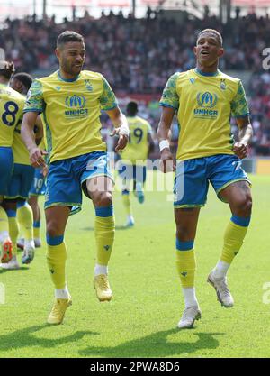London, Großbritannien. 29. April 2023. Danilo (R) aus Nottingham Forest feiert gemeinsam mit Renan Lodi aus Nottingham Forest das Eröffnungstor während des Premier League-Spiels im GTECH Community Stadium, London. Das Bild sollte lauten: Paul Terry/Sportimage Credit: Sportimage Ltd/Alamy Live News Stockfoto