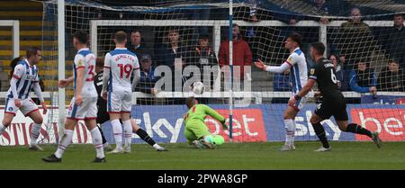 Barrows GED Garner erzielt sein erstes Tor während des Spiels der Sky Bet League 2 zwischen Hartlepool United und Barrow im Victoria Park, Hartlepool, am Samstag, den 29. April 2023. (Foto: Mark Fletcher | MI News) Guthaben: MI News & Sport /Alamy Live News Stockfoto