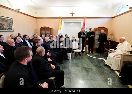 Ungarn, Hu. 29. April 2023. Ungarn, 2023/4/29 .Papst Franziskus während des Treffens mit Mitgliedern der Gesellschaft Jesu in Budapest, Ungarn Foto der Vatikanischen Medien/katholisches Pressefoto . BESCHRÄNKT AUF REDAKTIONELLE VERWENDUNG - KEIN MARKETING - KEINE WERBEKAMPAGNEN. Kredit: Unabhängige Fotoagentur/Alamy Live News Stockfoto