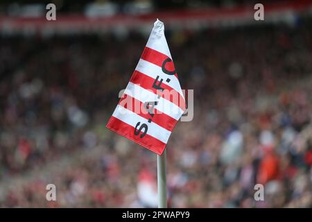 A General View of a corner flag at Stadium of Light während des Sky Bet Championship Spiels zwischen Sunderland und Watford im Stadium of Light, Sunderland am Samstag, den 29. April 2023. (Foto: Michael Driver | MI News) Guthaben: MI News & Sport /Alamy Live News Stockfoto