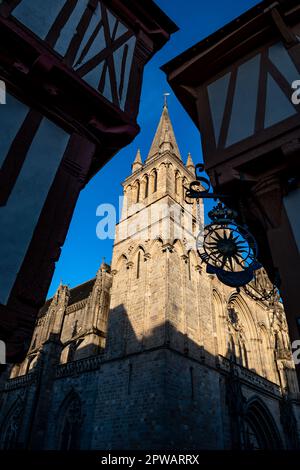 Kathedrale Saint-Pierre In Den Mittelalterlichen Stadtvannes An Der Atlantikküste Von Morbihan In Der Bretagne, Frankreich Stockfoto