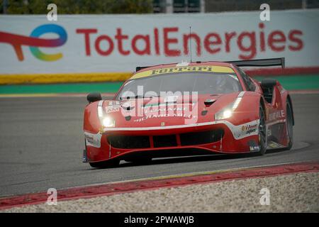 Spa, Belgien. 29. April 2022. RICHARD MILLE AF CORSE, Ferrari 488 GTE EVO, Luis Perez Companc (ARG), Lilou Wadoux (FRA), Alessio Rovera (ITA)SPA-FRANCORCHAMPS, BELGIEN - APRIL 29: Fährt während des WEC-Championship-Rennens im Circuit Spa Francorchamps am 29. April 2022 in Spa, Belgien. Kredit: dpa/Alamy Live News Stockfoto