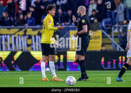 Breda, Niederlande. 29. April 2023. BREDA, NIEDERLANDE - APRIL 29: Schiedsrichter Rob Dieperink während des niederländischen Keukenkampioendivisie-Spiels zwischen NAC Breda und Roda JC im Rat Verlegh Stadion am 29. April 2023 in Breda, Niederlande (Foto von Broer van den Boom/Orange Pictures). Kredit: Orange Pics BV/Alamy Live News Stockfoto