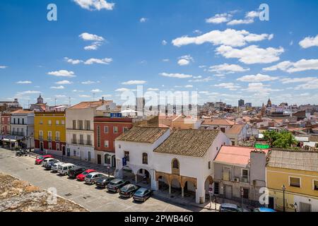 Badajoz, Spanien - 24. Juni 2022: Panorama der Oberstadt Badajoz Stockfoto