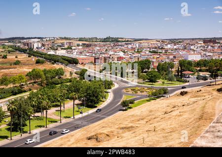 Badajoz, Spanien - 24. Juni 2022: Kreisverkehr vor den Mauern von Badajoz (Spanien) Stockfoto