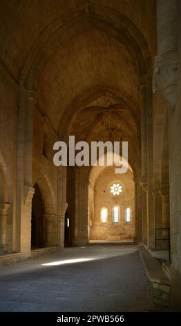 Die Zisterzienserabtei Sylvacane in La Roque d'Antheron ist eine der 3 Schwestern der Provence mit Senanque und Le Thoronet Stockfoto