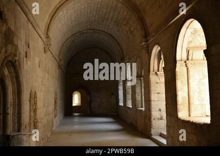 Die Zisterzienserabtei Sylvacane in La Roque d'Antheron ist eine der 3 Schwestern der Provence mit Senanque und Le Thoronet Stockfoto