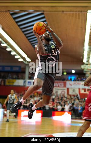 Giessen, Deutschland. 29. April 2023. Giessen, Deutschland, April 29. 2023: Nazihar Deonte Bohannon ( 33 Vechta ) während des BARMER 2. Basketball-Bundesliga ProA-Spiel zwischen JobStairs Giessen 46ers und Rasta Vechta an der Sporthalle Giessen-Ost in Giessen. (Julia Kneissl/SPP) Kredit: SPP Sport Press Photo. Alamy Live News Stockfoto