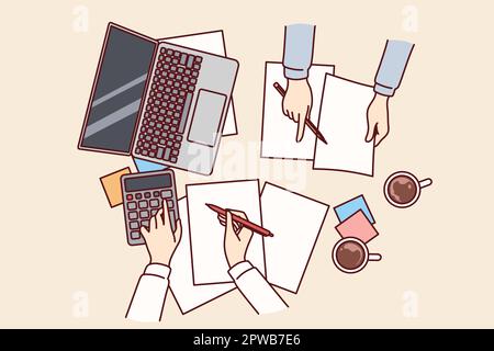 Hände von Buchhaltern, die die Finanzbuchhaltung über Tabellen mit Dokumenten und Taschenrechner durchführen, Draufsicht Stock Vektor