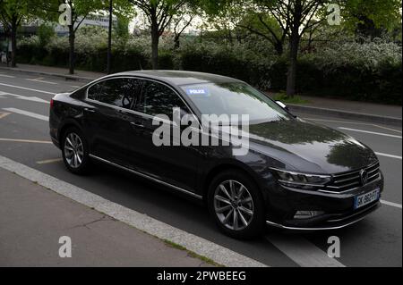 Paris, Frankreich. 29. April 2023. Jan Schmidt-Whitley/Le Pictorium - Finale des französischen Pokals im Stade de France in Saint-Denis - 29/4/2023 - Frankreich / seine Saint Denis / Saint-Denis - Polizeiauto in Saint-Denis mit Polizeischildern. Kredit: LE PICTORIUM/Alamy Live News Stockfoto