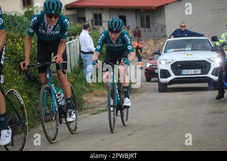 Las Tiendas, Spanien, 29. April 2023: Kern Pharma Team Rider, Roger Adria während der 2. Etappe von Vuelta A Asturias 2023 zwischen Candas und Cangas del Narcea, am 29. April 2023 in Las Tiendas, Spanien. Kredit: Alberto Brevers / Alamy Live News Stockfoto