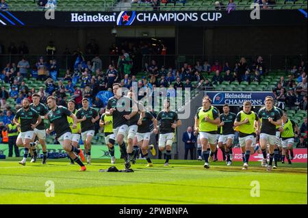 Dublin, Irland. 29. April 2023. Die Leinster-Spieler vor dem Halbfinale des Heineken Champions Cup zwischen Leinster Rugby und Stade Toulousain im Aviva Stadium in Dublin, Irland, am 29. April 2023 (Foto: Andrew SURMA/Credit: SIPA USA/Alamy Live News Stockfoto