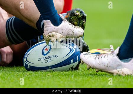 Dublin, Irland. 29. April 2023. Der offizielle Ball während des Halbfinalspiels des Heineken Champions Cup zwischen Leinster Rugby und Stade Toulousain im Aviva Stadium in Dublin, Irland, am 29. April 2023 (Foto: Andrew SURMA/Credit: SIPA USA/Alamy Live News Stockfoto