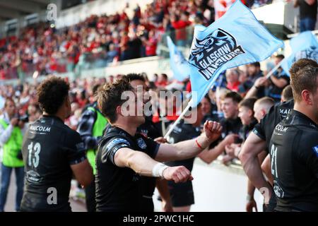 Llanelli, Großbritannien. 29. April 2023. George Horne von Glasgow Warriors (c) feiert am Ende des Spiels. Rugby im European Challenge Cup, Halbfinalspiel, Scarlets gegen Glasgow Warriors im Parc y Scarlets in Llanelli, Wales, am Samstag, den 29. April 2023. Bild von Andrew Orchard/Andrew Orchard Sportfotografie/Alamy Live News Kredit: Andrew Orchard Sportfotografie/Alamy Live News Stockfoto