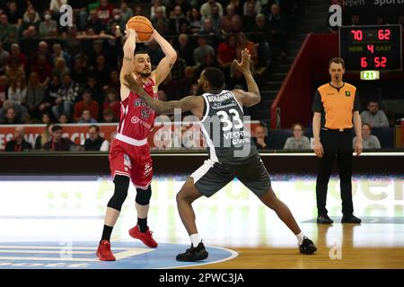 Giessen, Deutschland. 29. April 2023. Giessen, Deutschland, April 29. 2023: Karlo Miksic ( 55 Giessen ) während des BARMER 2. Basketball-Bundesliga ProA-Spiel zwischen JobStairs Giessen 46ers und Rasta Vechta an der Sporthalle Giessen-Ost in Giessen. (Julia Kneissl/SPP) Kredit: SPP Sport Press Photo. Alamy Live News Stockfoto