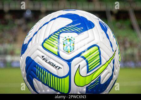 Belo Horizonte, Brasilien. 29. April 2023. MG - BELO HORIZONTE - 04/29/2023 - BRASILEIRO A 2023, ATLETICO-MG X ATHLETICO-PR - der Spielball vor dem Spiel zwischen Atletico-MG und Athletico-PR im Independencia Stadion für DIE BRASILEIRO A 2023 Meisterschaft. Foto: Fernando Moreno/AGIF/Sipa USA Guthaben: SIPA USA/Alamy Live News Stockfoto