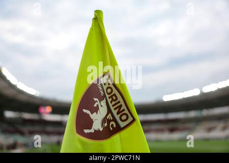 Turin, Italien, 29. April 2023. Vor dem Spiel der Serie A im Stadio Grande Torino, Turin, ist eine Eckfahne mit dem Logo des Turin FC Turin zu sehen. Der Bildausdruck sollte lauten: Jonathan Moscrop/Sportimage Stockfoto