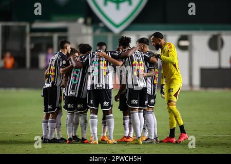 Belo Horizonte, Brasilien. 29. April 2023. MG - BELO HORIZONTE - 04/29/2023 - BRASILEIRO A 2023, ATLETICO-MG X ATHLETICO-PR - Atletico-MG Spieler betreten das Spielfeld für das Spiel gegen Athletico-PR im Independencia Stadion für die BRAZILEIRO A 2023 Meisterschaft. Foto: Gilson Junio/AGIF/Sipa USA Kredit: SIPA USA/Alamy Live News Stockfoto