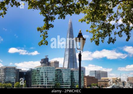 Blick über die Themse nach The Shard, London, England, Großbritannien Stockfoto