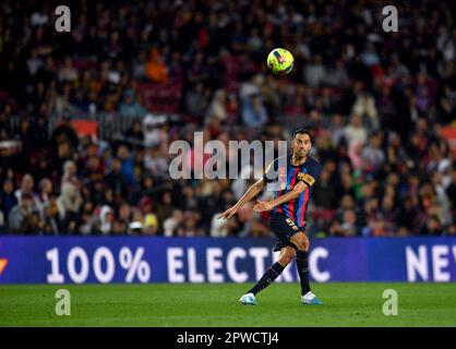 Barcelona, Esp. 29. April 2023. FC BARCELONA gegen REAL BETIS 29. April 2023 Sergio Busquets (5) des FC Barcelona während des Spiels zwischen FC Barcelona und Real Betis, entsprechend dem zweiunddreißigsten Tag von La Liga Santander im Spotify Camp Nou in Barcelona, Spanien. Kredit: Rosdemora/Alamy Live News Stockfoto