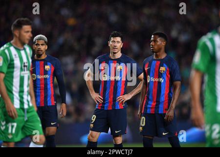 Barcelona, Esp. 29. April 2023. FC BARCELONA gegen REAL BETIS 29. April 2023 Robert Lewandowski (9) des FC Barcelona während des Spiels zwischen FC Barcelona und Real Betis, das dem zweiunddreißigsten Tag von La Liga Santander im Spotify Camp Nou in Barcelona, Spanien entspricht. Kredit: Rosdemora/Alamy Live News Stockfoto