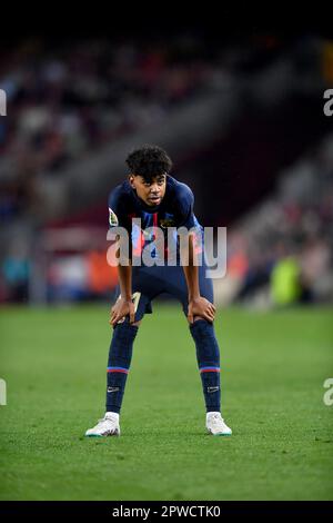 Barcelona, Esp. 29. April 2023. FC BARCELONA gegen REAL BETIS 29. April 2023 Lamine Yamal vom FC Barcelona während des Spiels zwischen FC Barcelona und Real Betis, das dem zweiunddreißig Tag von La Liga Santander im Spotify Camp Nou in Barcelona, Spanien entspricht. Kredit: Rosdemora/Alamy Live News Stockfoto