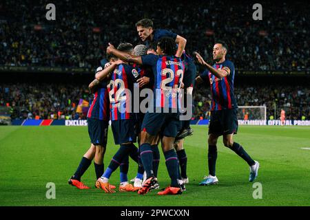 Barcelona, Spanien. 29. April 2023. Die Spieler Barcelonas feiern beim spanischen Fußballspiel La Liga zwischen dem FC Barcelona und Real Betis in Barcelona, Spanien, am 29. April 2023 ein Tor. Kredit: Str/Xinhua/Alamy Live News Stockfoto