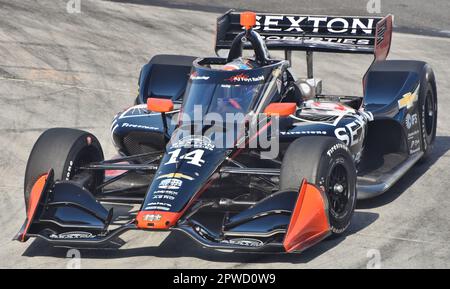 Long Beach, CA - 15. April 2023: IndyCar-Fahrer Santino Ferrucci nimmt am Long Beach Grand Prix in A.J. Teil Foyts Auto Nr. 14. Stockfoto