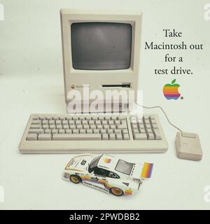 apple macintosh Computer und Probefahrt porsche Stockfoto