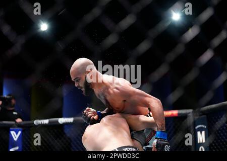 LAS VEGAS, NV - 29. April: Josh Quinlan und Trey Waters kämpfen am UFC Apex für UFC Fight Night - Song gegen Simon am 29. April 2023 in Las Vegas, NV, USA. (Foto: Louis Grasse/PxImages) Stockfoto