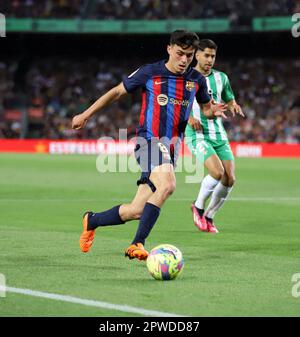 Sabadell, Barcelona, Spanien. 29. April 2023. Barcelona Spanien 29.04.2023 Pedri Gonzalez ( FC Barcelona) kontrolliert den Ball während der La Liga Santander zwischen dem FC Barcelona und Real Betis im Camp Nou am 29. April 2023 in Barcelona. (Kreditbild: © Xavi Urgeles/ZUMA Press Wire) NUR REDAKTIONELLE VERWENDUNG! Nicht für den kommerziellen GEBRAUCH! Stockfoto