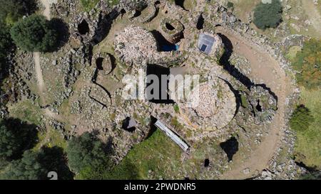 Nuraghe Arrubiù, das riesige rote neuragische Denkmal mit 5 Türmen in der Gemeinde Orroli im Zentrum von Sardinien Stockfoto