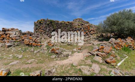 Nuraghe Arrubiù, das riesige rote neuragische Denkmal mit 5 Türmen in der Gemeinde Orroli im Zentrum von Sardinien Stockfoto