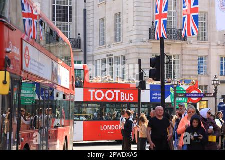 Die Vorbereitungen für die Krönung von Kings Charles III sind in einer Woche in ganz London in vollem Gange Stockfoto