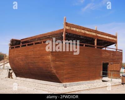 Imitation der Arche Noah. Erbaut in einem israelischen Naturschutzgebiet auf einer Reh- und Hirschfarm. Es ist ein beliebter Ort für Kinder und Erwachsene, da es dort ist Stockfoto