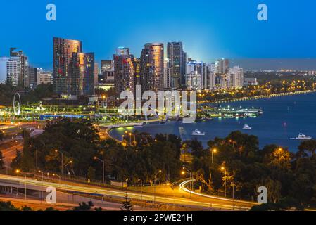 Nachtszene von perth, der Hauptstadt von westaustralien in australien Stockfoto