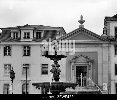 Brunnen auf dem Rossio-Platz in Lissabon Stockfoto