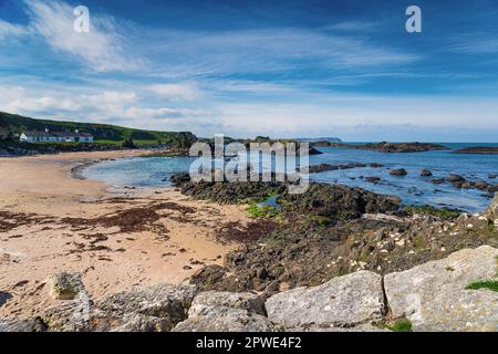 Ballintoy Harbour in der Grafschaft Antrim an der Küste Nordirlands Stockfoto