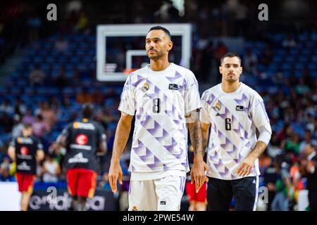 Madrid, Spanien. 30. April 2023. Adam Hanga (Real Madrid) während der Aufwärmphase vor dem Basketballspiel zwischen Real Madrid und Zaragoza Basket, gültig für den Spieltag 30 der spanischen Basketballliga ACB mit dem Namen â&#x80;&#x9c;Liga Endesaâ&#x80;&#x9d; gespielt im Wizink Center in Madrid am Sonntag, den 30. April 2023 Kredit: Unabhängige Fotoagentur/Alamy Live News Stockfoto