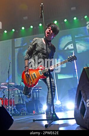 Atlanta, GA, USA. 29. April 2023. Gary Numan auf der Bühne des Ministeriums mit Gary Numan und Front Line Assembly in Concert, Tabernacle, Atlanta, GA, 29. April 2023. Kredit: Derek Storm/Everett Collection/Alamy Live News Stockfoto