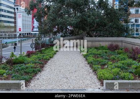 Die ursprüngliche Tafel erinnert an den damals neu benannten Olympic Way (früher Kings Way) im Jahr 1948. 2023 wiederhergestellt. Stockfoto