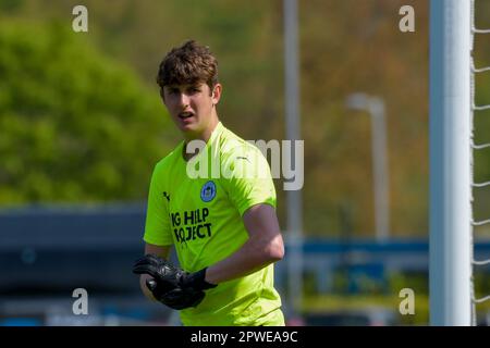 Swansea, Wales. 29. April 2023 Torwart Matty Corran von Wigan Athletic während des Spiels der Professional Development League zwischen Swansea City under 18 und Wigan Athletic under 18 an der Swansea City Academy in Swansea, Wales, Großbritannien am 29. April 2023. Kredit: Duncan Thomas/Majestic Media/Alamy Live News. Stockfoto